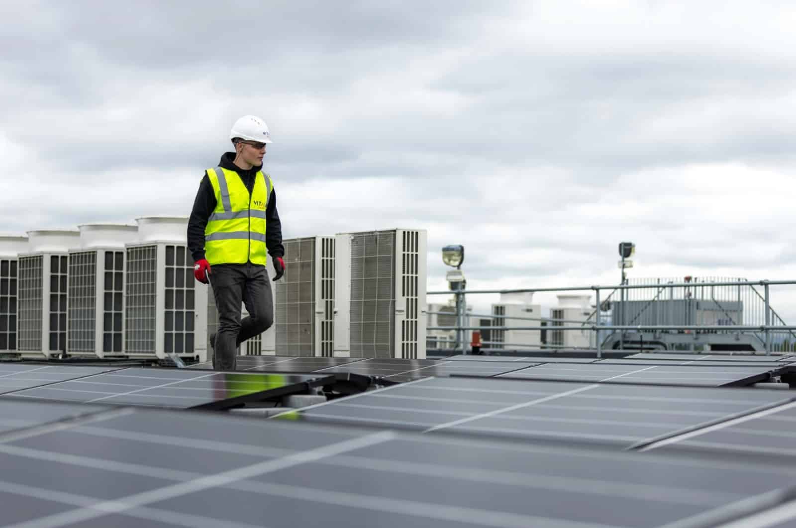 instalación solar en una nave industrial